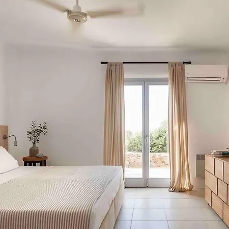 Elegant Seaside Villa, Great Views, Infinity Pool, Lia, Mykonos *