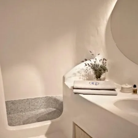 Villa Elegant Seaside Villa, Great Views, Infinity Pool, Lia, Mykonos *