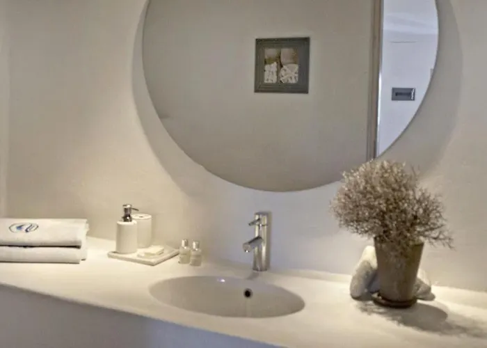 Elegant Seaside Villa, Great Views, Infinity Pool, Lia, Mykonos 卡拉法蒂斯